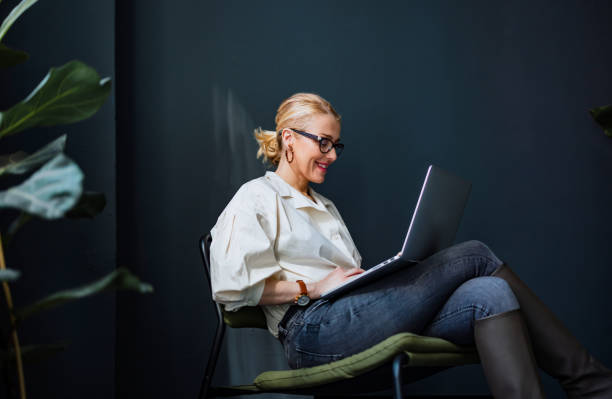 istock Smiling Business Woman Using Laptop Computer In The Office 1400152736