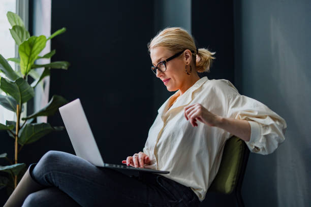 istock Happy Business Woman Using Laptop Computer In The Office 1400152738