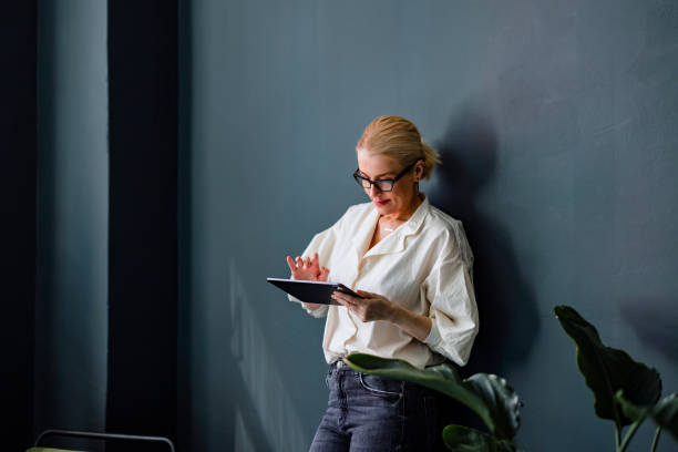 istock Smiling Business Woman Using Digital Table In The Office 1400152752