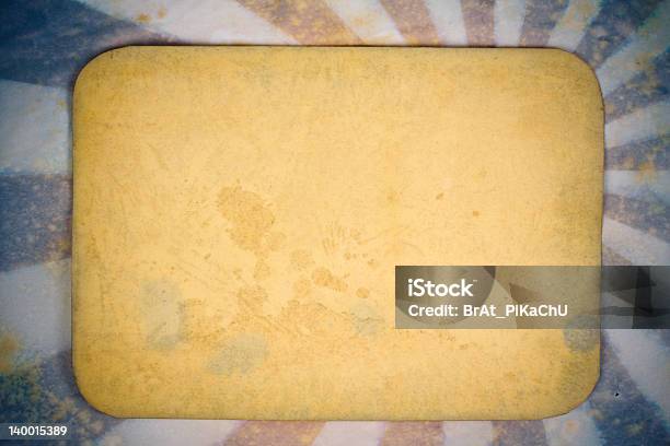 Old Paper Frame Auf Sonnenstrahlen Grunge Hintergrund Im Retrostil Stockfoto und mehr Bilder von Goldfarbig