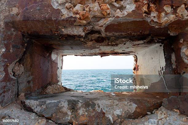 Stone Finestra Vista Del Mare - Fotografie stock e altre immagini di Acqua - Acqua, Ambientazione esterna, Aprire