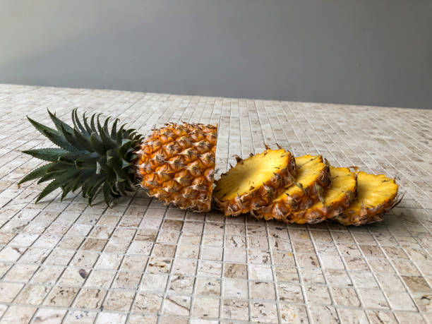 白い背景に写真パイナップル,分離, カット - pineapple milkshake ストックフォトと画像