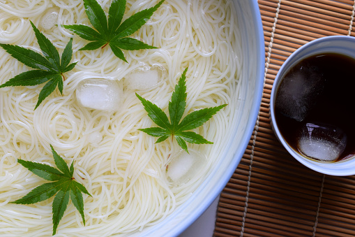 Cold somen noodles and noodle soup.\nJapanese food.