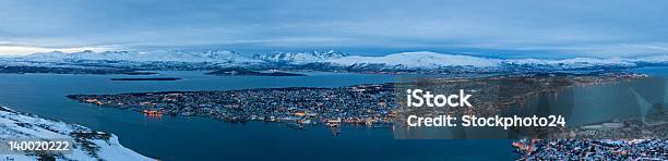 파노라마처럼 펼쳐지는 트롬소 노르웨이에서 북극해 동절기의 동안 트롬소에 대한 스톡 사진 및 기타 이미지 - 트롬소, 0명, 겨울