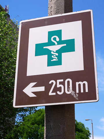 First aid and pharmacy sign on a pole
