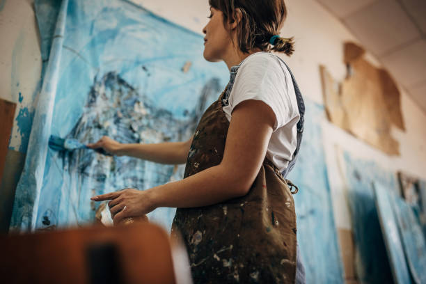 istock Female artist 1400213144