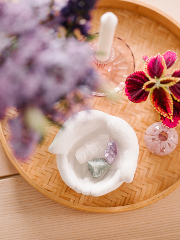 Crystals in hand shaped bowl table decoration