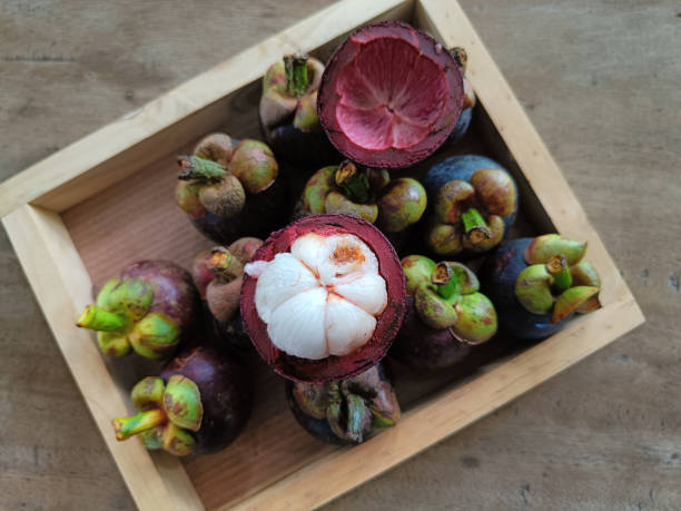 istock Rotten mangosteen on brown tray, Top view 1400238070