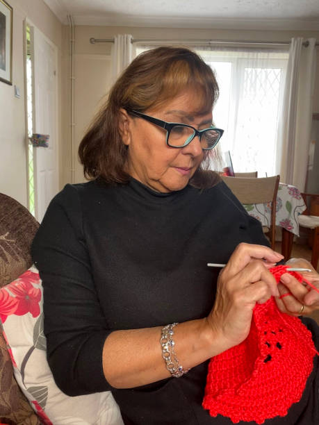 istock Senior Hispanic woman making crochet 1400248684
