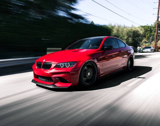 e92 m3 conducir por la calle - bmw fotografías e imágenes de stock