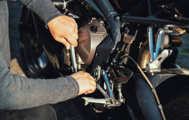 istock Mechanic working in garage. Repair service. 1400267366