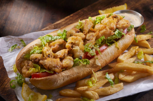 istock Fried Whole Belly Clam Po Boy 1400270802