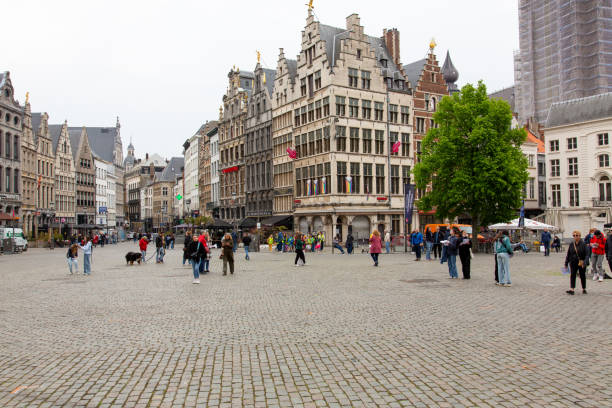 alter marktplatz in antwerpen, belgien - flume stock-fotos und bilder