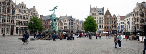 alter marktplatz in antwerpen, belgien - flume stock-fotos und bilder