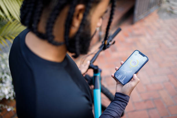 istock Man checking his performance on fitness app 1400290524