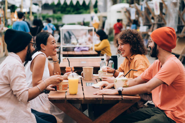 istock Friends Eating Outdoors 1400301526