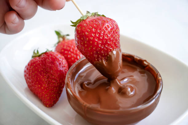 istock Fresh strawberries in chocolate on a light background 1400302587
