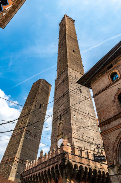 istock Two Towers of Bologna 1400302963