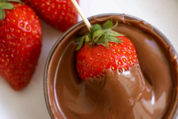 istock Fresh strawberries in chocolate on a light background 1400307711
