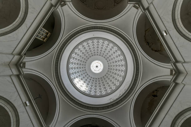 istock Basilica Reale Pontificia San Francesco da Paola 1400352281