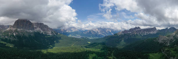 istock Cinque Torri - Dolomiti, Italy 1400353314