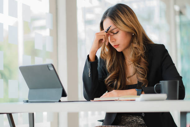 istock Asian businesswomen using tablets for work and eyestrain for long hours looking at the screen 1400354609