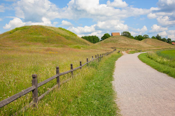 istock The Royal Mounds 1400356320