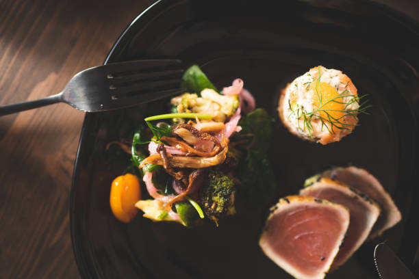 istock Seared tuna, seafood and salad 1400387365
