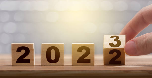 istock Fingers turning the block from 2022 to 2023 1400392399