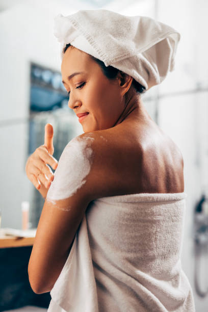 istock Woman Putting On Cream After A Shower 1400400407