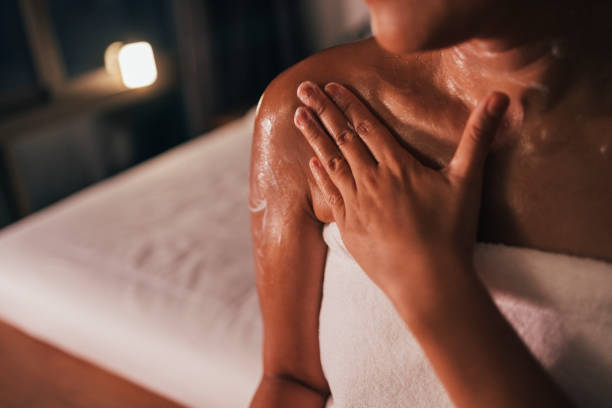 istock Anonymous Woman Applying Cream On Her Body 1400400431