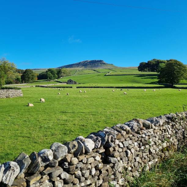 istock Pen-Y-Ghent view 1400413552