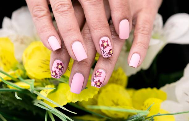 istock Springtime Flower Nail Art Design 1400421594