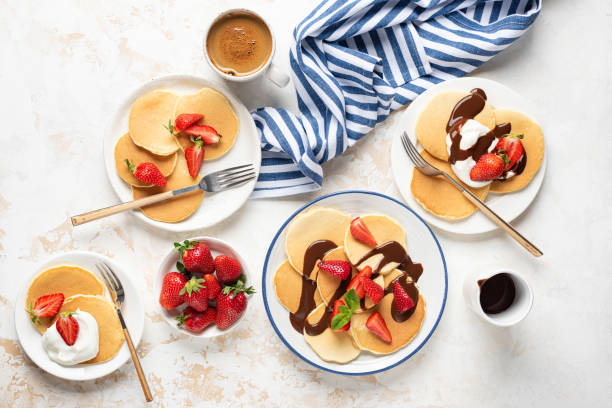 family breakfast pancakes with strawberries and cream - norway maple imagens e fotografias de stock