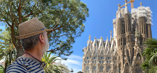 Man admires the Sagrada Familia in Barcelona