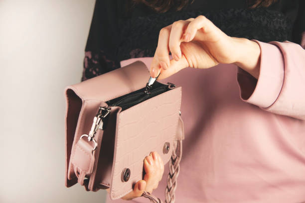 istock woman hand bag 1400459967