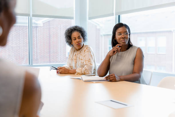 istock Team listens to the new leader 1400460109