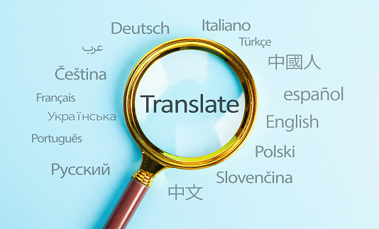 Traducir texto, concepto de búsqueda de traducción internacional de idiomas con lupa. Concepto de traducción en línea desde un idioma extranjero photo
