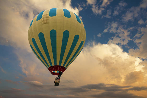 istock Hot air balloon in the sky 1400475256