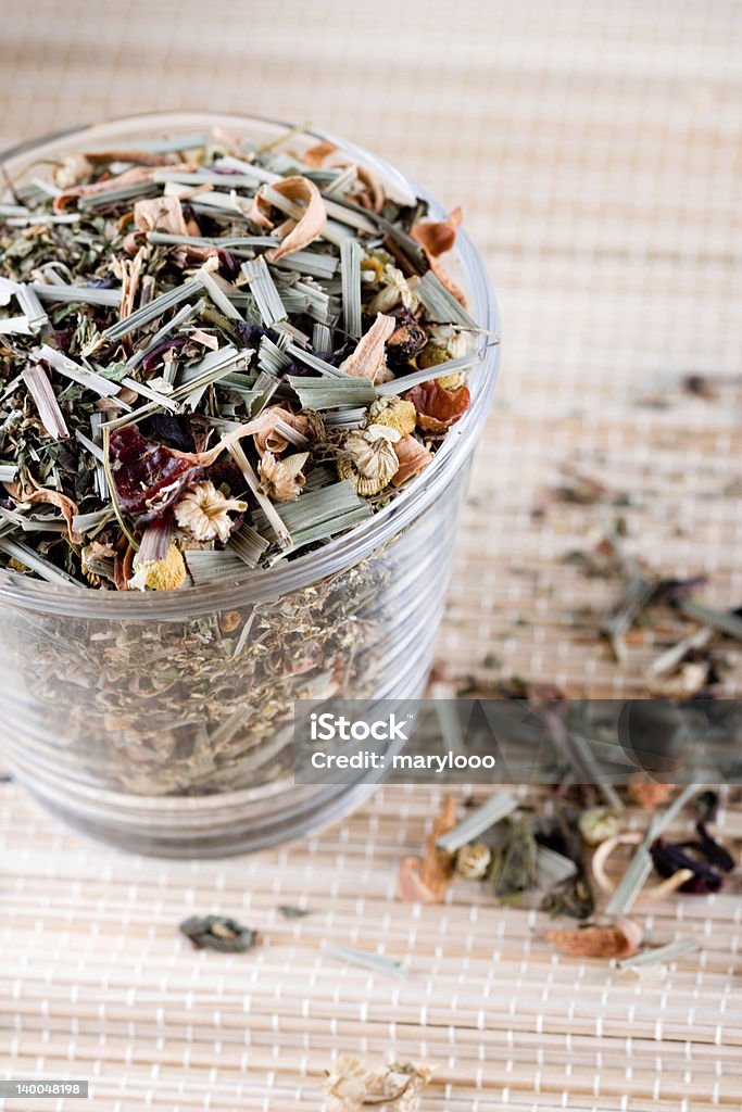 Kräutertee in Glas - Lizenzfrei Ausgedörrt Stock-Foto