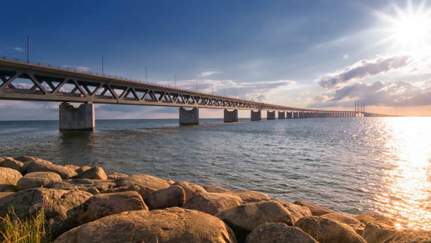 デンマークとスウェーデンの間のオレスンド橋、オレスンドブロン - öresund ストックフォトと画像