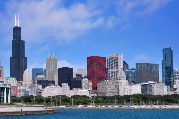 istock Chicago lakefront recreational trail 1400495380