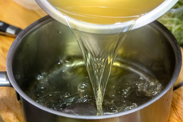 istock pour broth transparent to the broth pot 1400500446