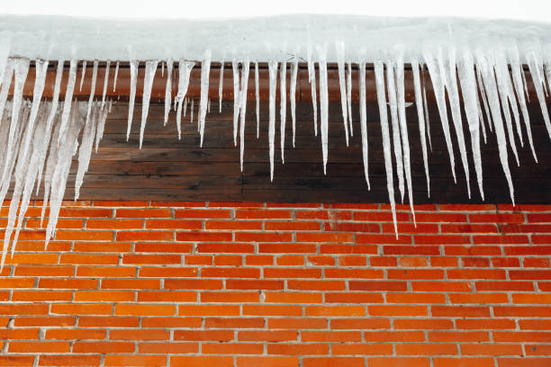 istock icicles lump above the window 1400503463