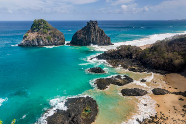 Fernando de Noronha Island, Porcos Bay Beach and Dois Irmaos Hills, Pernambuco, Brazil on December 16, 2021. Fernando de Noronha Island, Porcos Bay Beach and Dois Irmaos Hills, Pernambuco, Brazil on December 16, 2021. bay of pigs invasion stock pictures, royalty-free photos & images