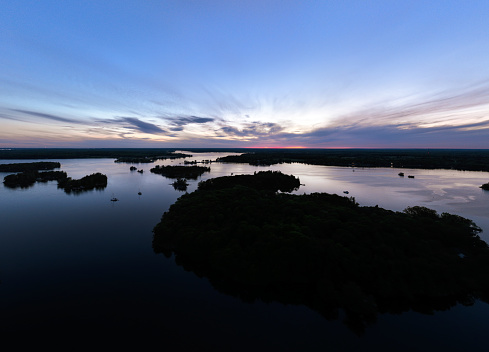 サウザンド諸島の日の出 ニューヨーク州とオンタリオ州 カナダ オンタリオ州キングストンのストックフォトや画像を多数ご用意 オンタリオ州