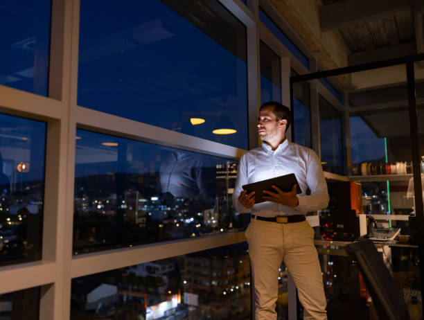 istock Business man working late at the office 1400537654