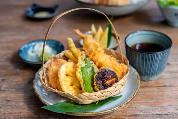 Mix vegetale deep fried with shrimp, vegetable and shrimp tempura a traditional japanese food. Mix vegetale deep fried with shrimp, vegetable and shrimp tempura a traditional japanese food. Tempura Prawns stock pictures, royalty-free photos & images