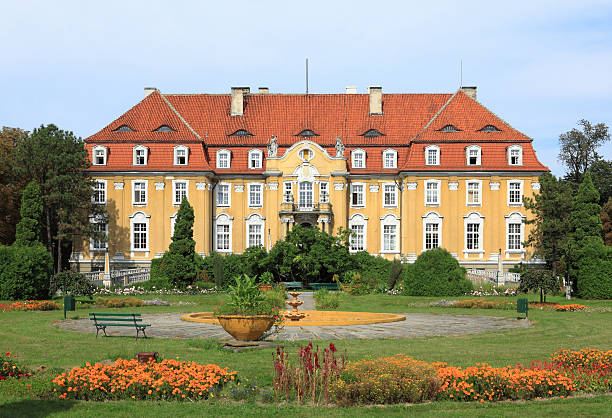 istock Kochcice palace in Poland 140054620