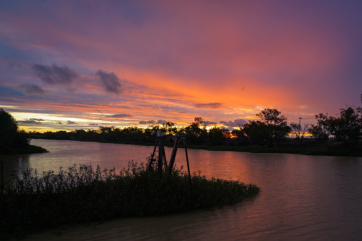 Sunset over the Thompson river in longreach